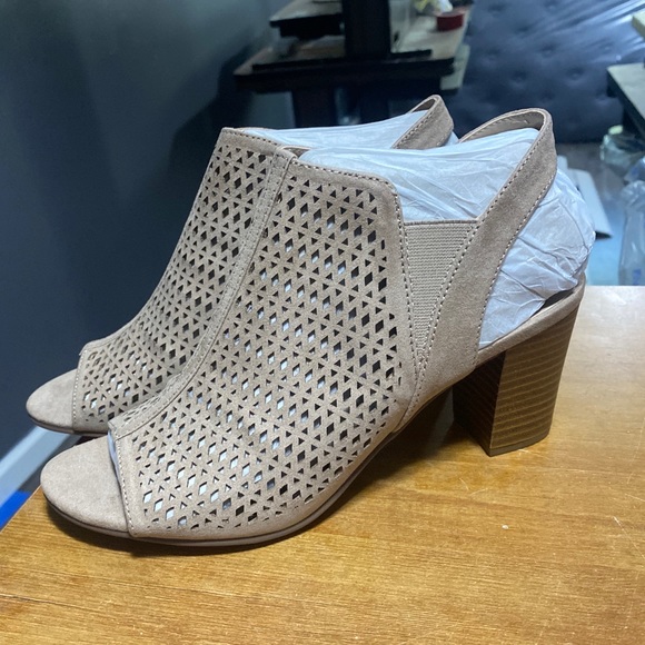 Sandals - Picture 1 of 2